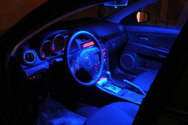 Подсветка в салоне автомобиля Подсветка в салоне автомобиля