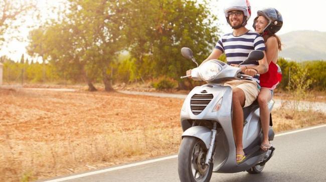 Поездка на скутере Скутер