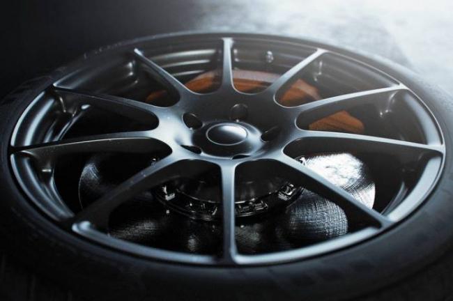 Литой диск покрашенный порошковой краской Литой диск