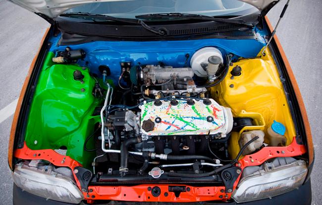 Разноцветная подкапотка на авто Разноцветная подкапотка на авто