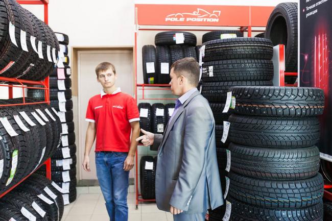 Покупка шин в автомагазине Покупка шин в автомагазине