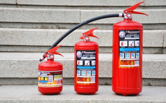 Разновидности порошковых огнетушителей Три разных порошковых огнетушителей