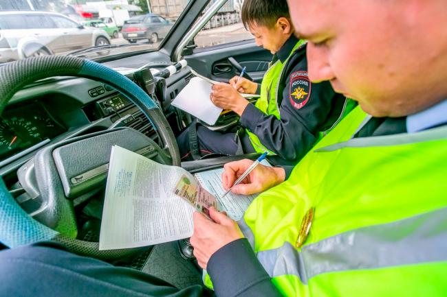 Инспектор занимается оформлением протокола Правильное оформление протокола