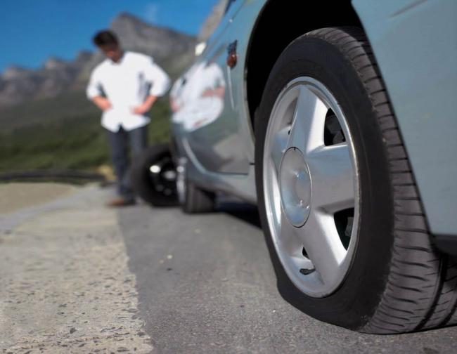 Прокол колеса автомобиля Прокол колеса
