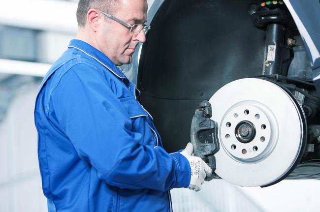 Проверка тормозной системы автомобиля Проверка тормозной системы автомобиля