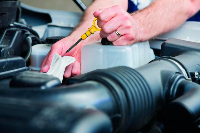 Способы проверки уровня масла в двигателе Проверка уровня масла в двигателе