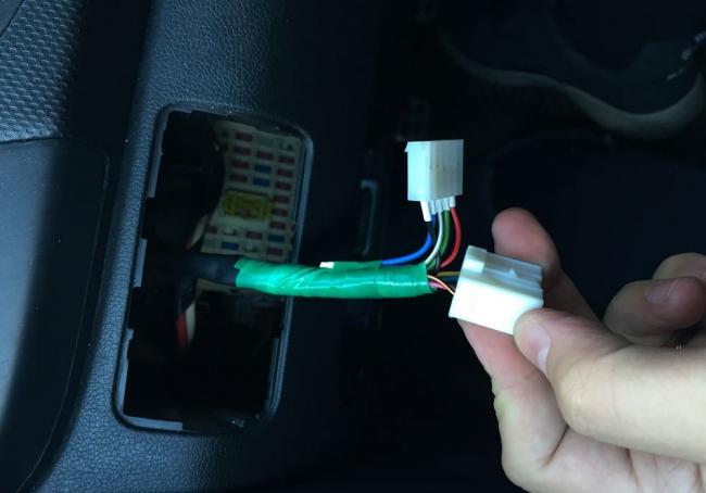 Разводка проводов для подключения автокорректора света Разъем автоматического корректора после разводки