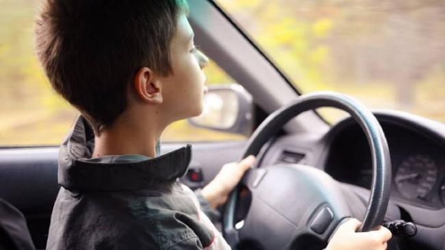 Вождение автомобиля несовершеннолетним Ребёнок за рулём