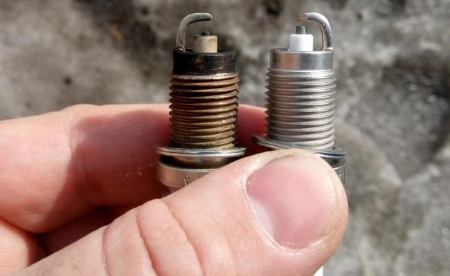 Регулировка зазора между электродами на свечах зажигания Регулировка зазора между электродами на свечах зажигания