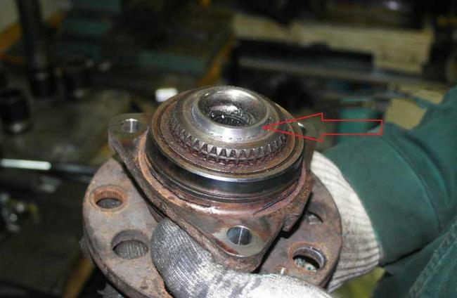 Требующий ремонта подшипник ступицы Ремонт подшипника ступицы