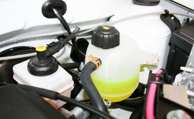 Ремонт расширительного бачка автомобиля Ремонт расширительного бачка автомобиля