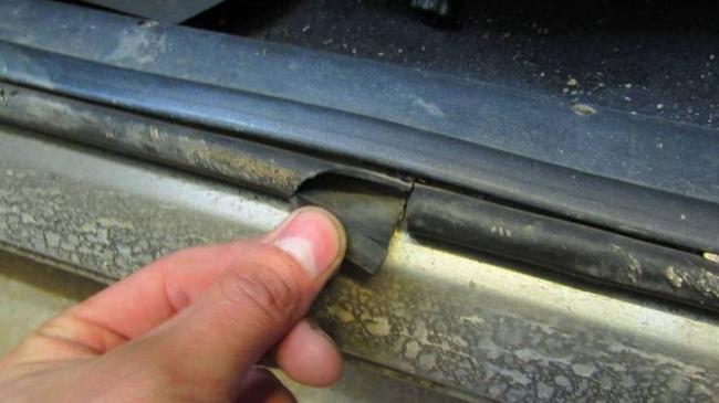 Износ уплотнительной резины Резиновый уплотнитель двери