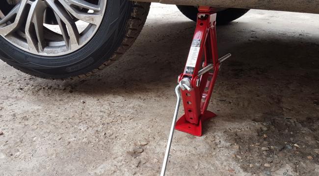 Ромбический домкрат для автомобиля Ромбический домкрат для автомобиля