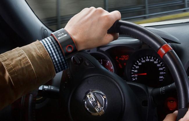 Неполный поворот рулевого колеса после прохождения поворота Руль и руки