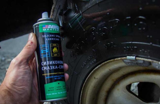 Шина после обработки силиконовой смазкой Силиконовая смазка для шины