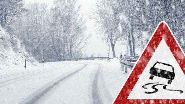 Скользкая дорога зимой Скользкая дорога зимой