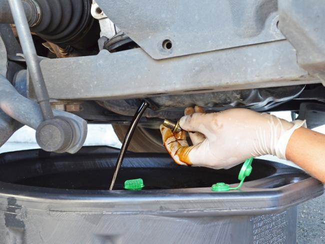 Слив масла из двигателя Слив масла из двигателя