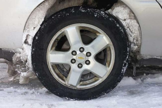 Налипание снега и наледь на колесе авто Снег и наледь на колесе