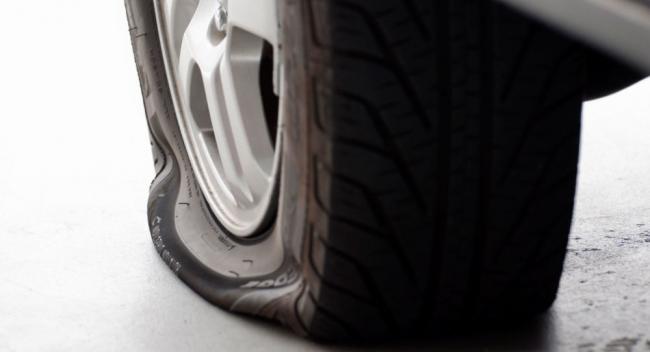 Спустило колесо Спустило колесо