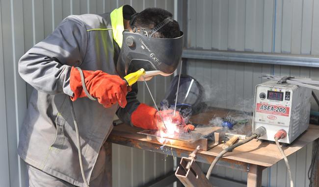 Сварка с помощью инвертоного аппарата Сварка