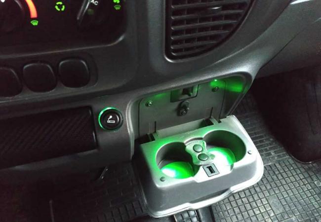 Светодиодная подсветка подстаканника в автомобиле Светодиодная подсветка подстаканника