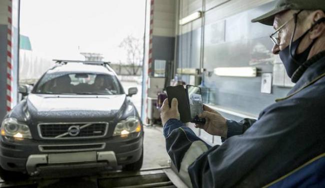 Фотографирование автомобиля во время прохождения техосмотра Техосмотр и фотографирование
