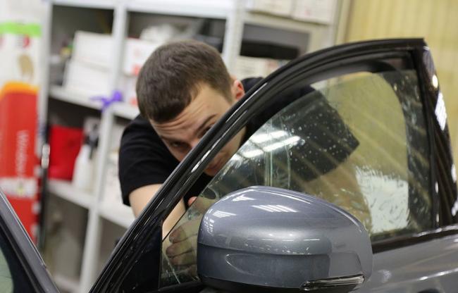 Тонировка боковых стекол автомобиля Тонировка боковых стекол автомобиля