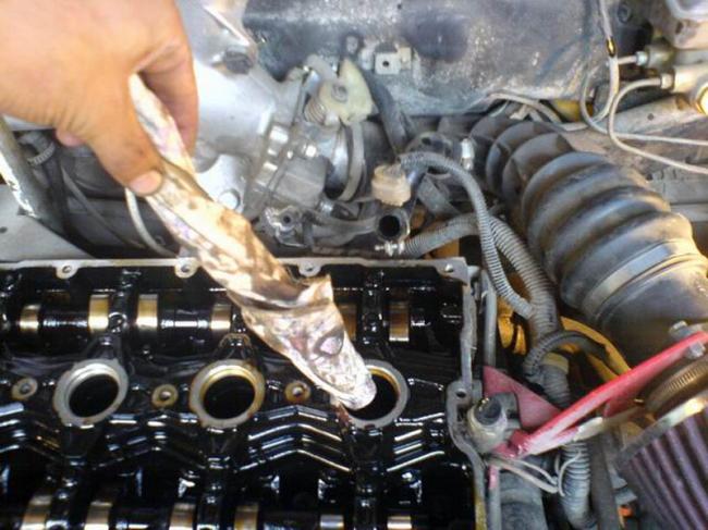 Удаление смазки из колодцев Устранение течи масла