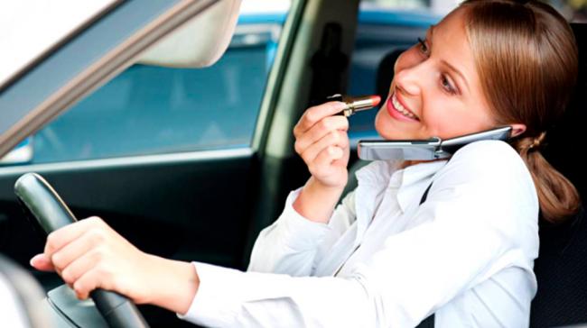 Использование мобильного телефона за рулем В чём опасность разговоров