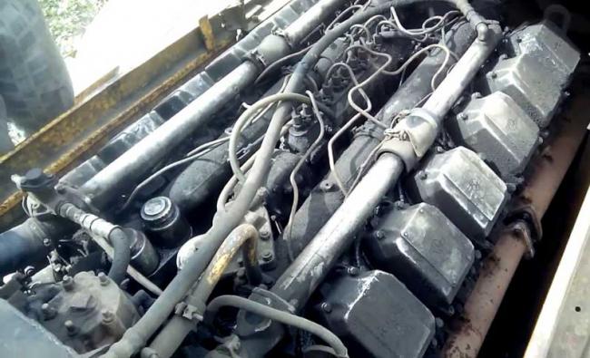 Внешний вид V12 двигателя машины V12 двигатель машины