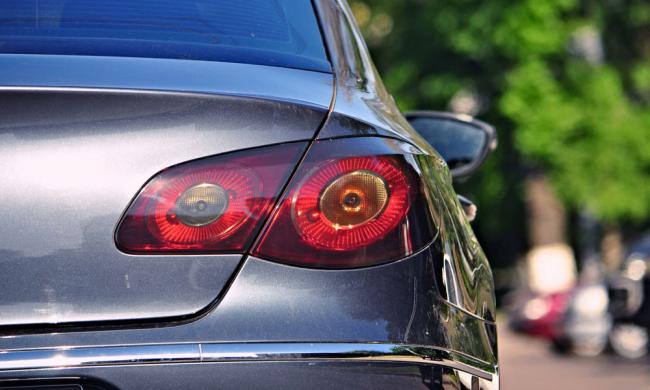 Включенные поворотники при перестроении Включенные поворотники при перестроении