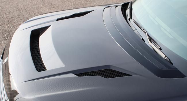 Воздухозаборники на капоте автомобиля Воздухозаборники на капоте автомобиля