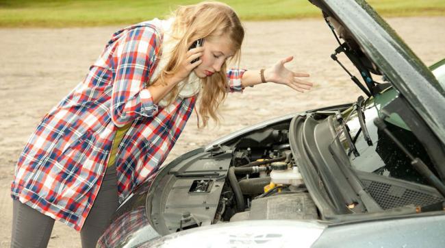 Заглохнувший двигатель автомобиля Заглохнувший двигатель автомобиля