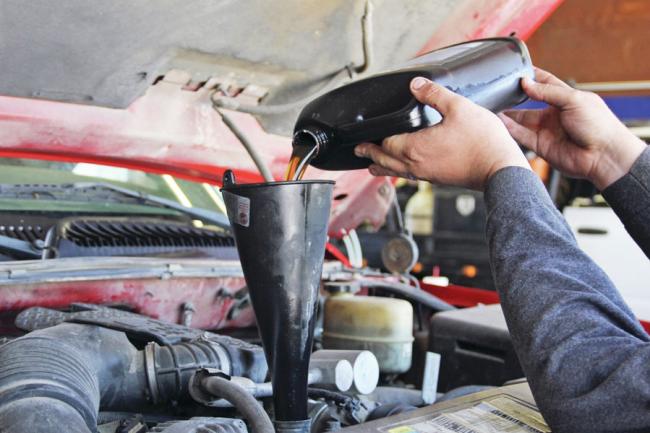 Заливка масла в коробку передач Заливка масла в коробку передач