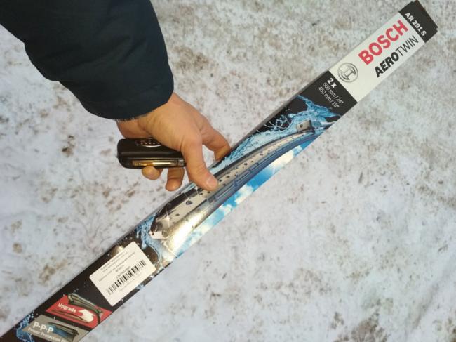 Замена автомобильных дворников Замена автомобильных дворников