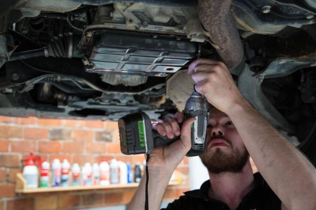 Процесс замены масляного фильтра АКПП Ремонт авто