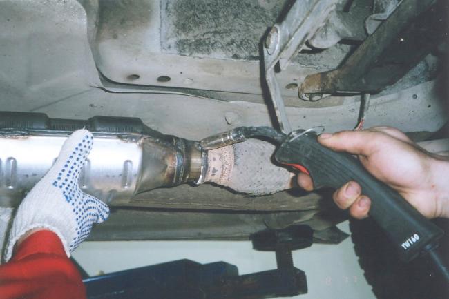 Замена нейтрализатора в машине Замена нейтрализатора в машине