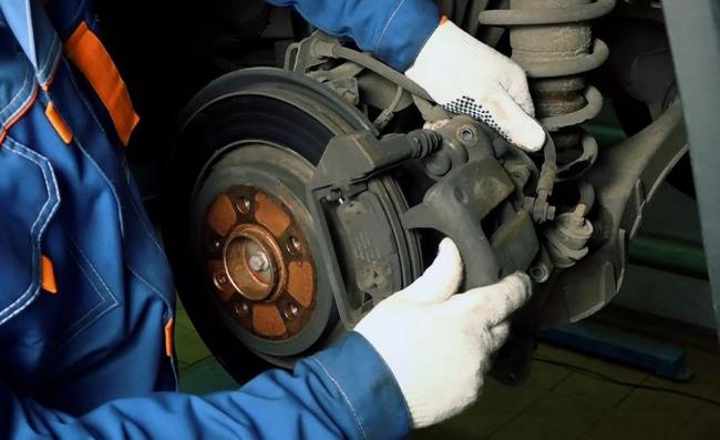 Замена тормозного диска в машине Замена тормозного диска в машине