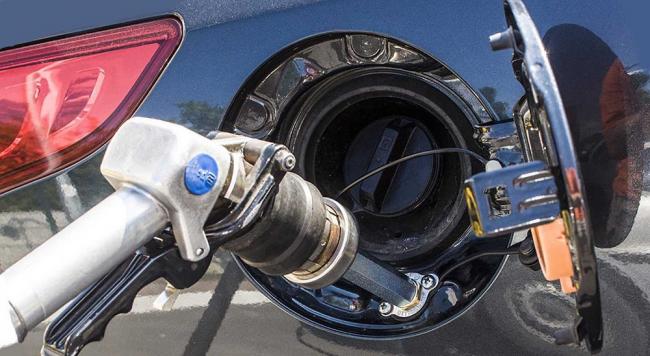 Заправка автомобиля с ГБО Заправка автомобиля с ГБО