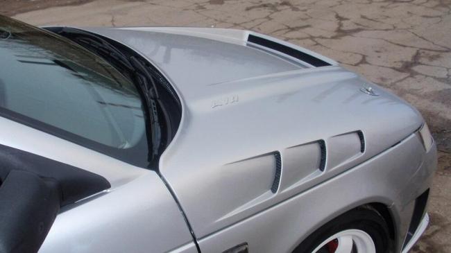 Самостоятельно установленные жабры на капоте Жабры на капоте