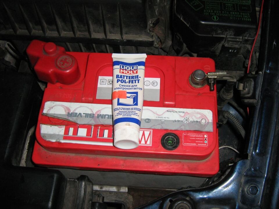 chem smazyvat klemmy akb