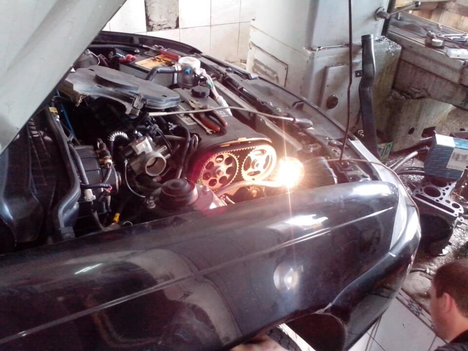 stuk palcev v dvigatele