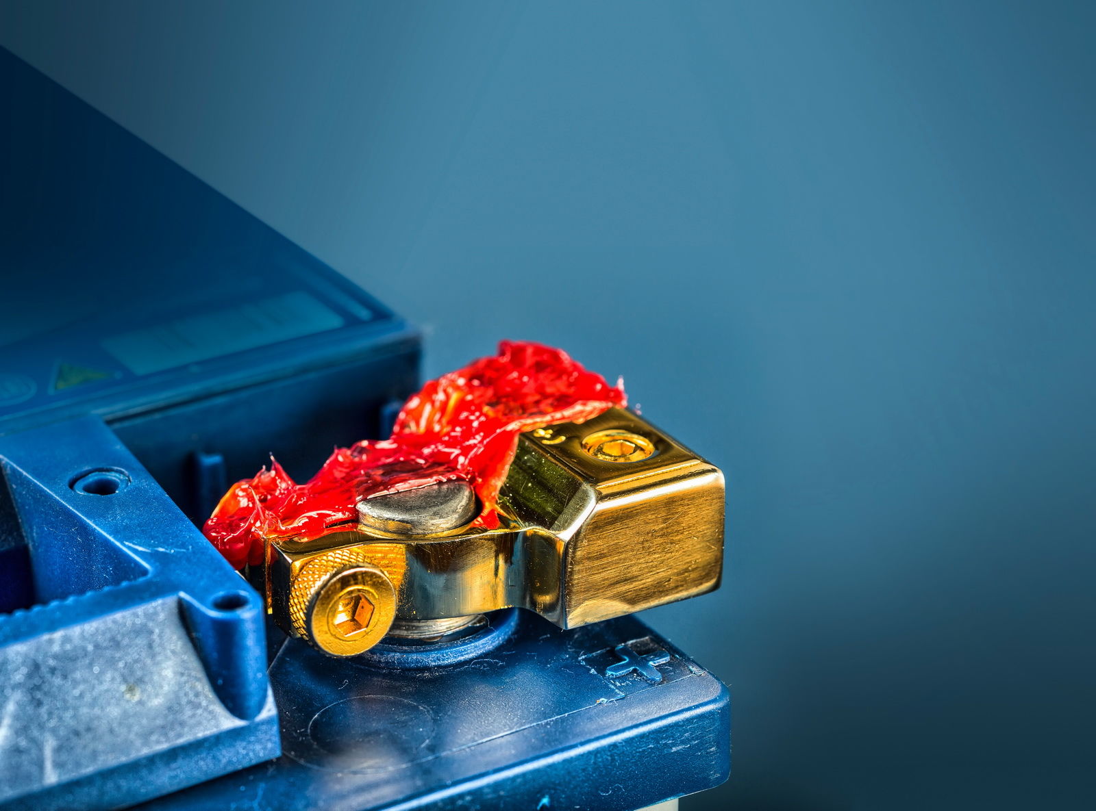 chem smazyvat klemmy akb