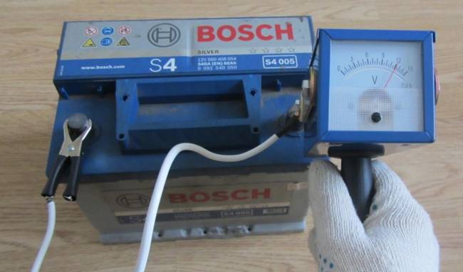 Проверка аккумулятора нагрузочной вилкой