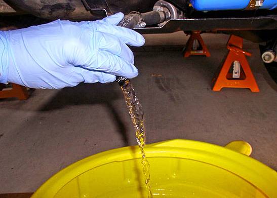 Как удалить воду из бензобака