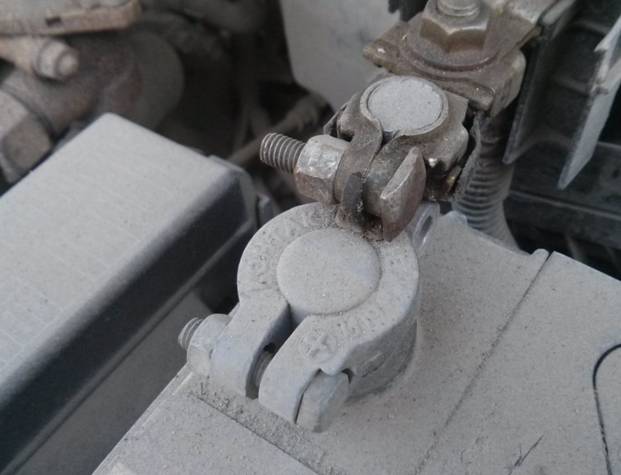 Причины окисления клемм аккумулятора