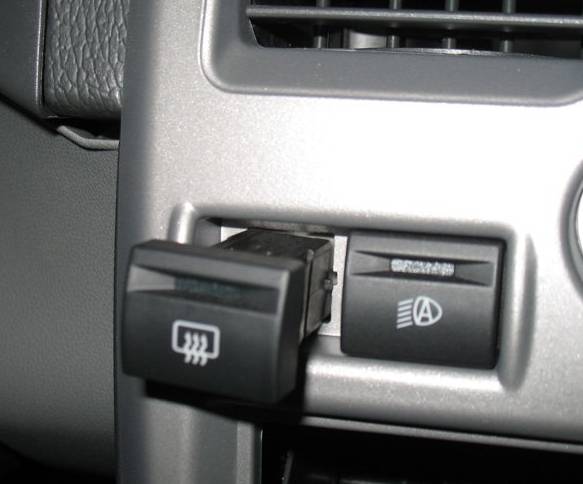 Кнопка обогрева заднего стекла