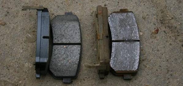 Как определить износ тормозных колодок