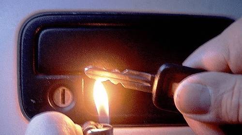 kluch zastryal v zamke