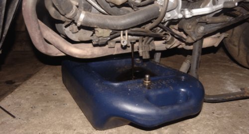 skolko zalivat masla v dvigatel